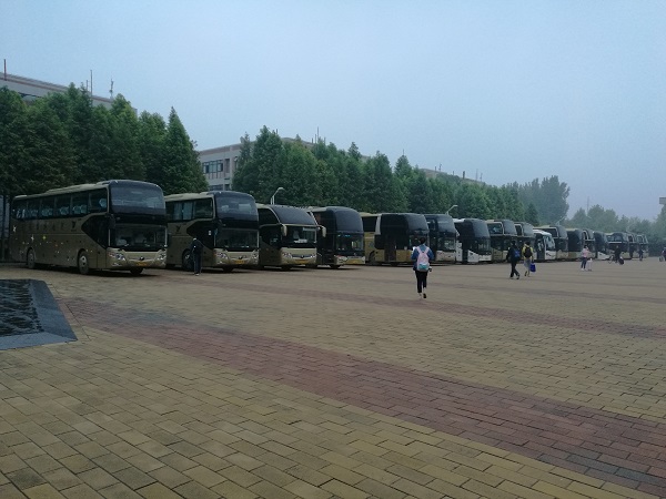 鄭州大巴車租賃:醉漢大巴吸煙被阻止,毆打大巴司機(jī)釀事故http://www.junhao021.com/